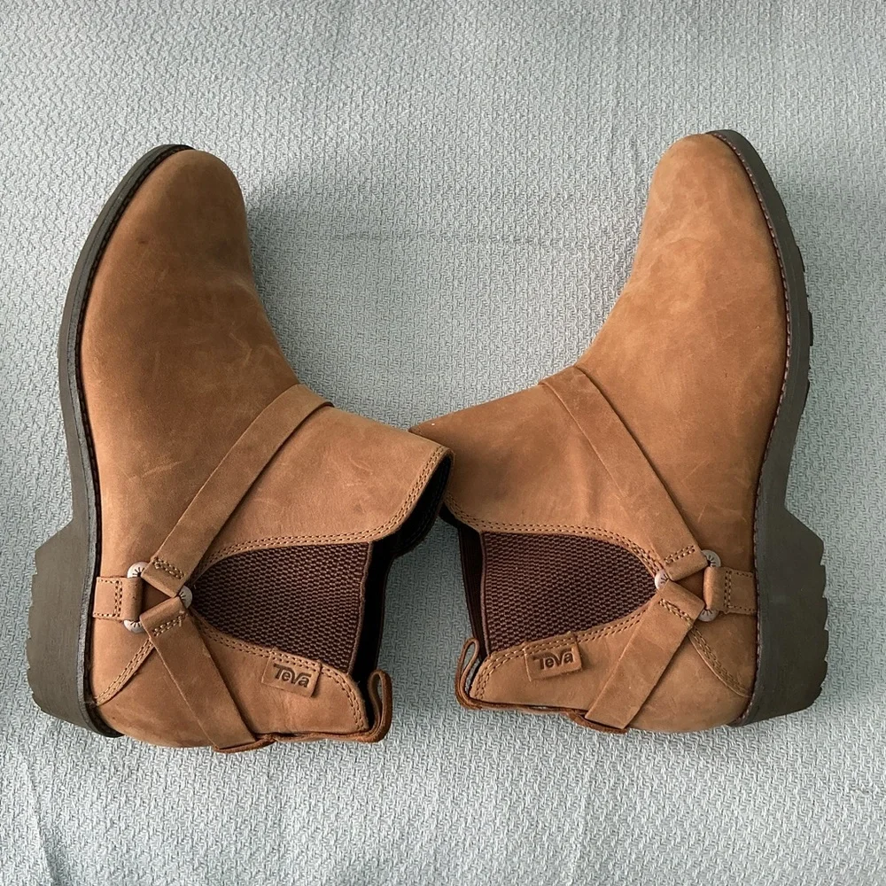 Teva Woman’s Tan Casual Boots - Picture 1 of 7